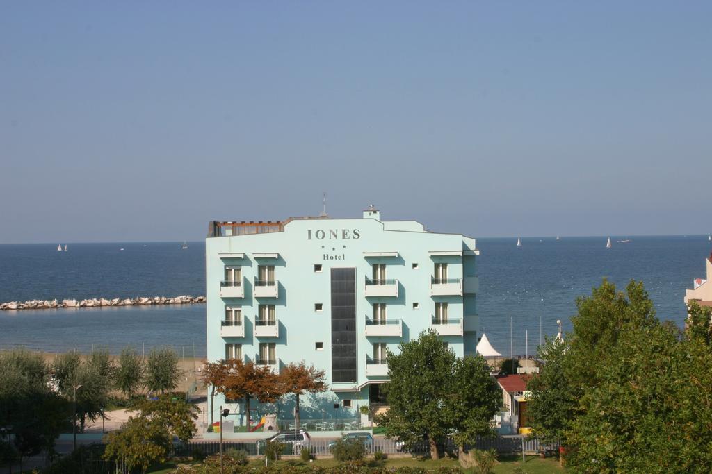 Hotel Iones Ріміні Екстер'єр фото